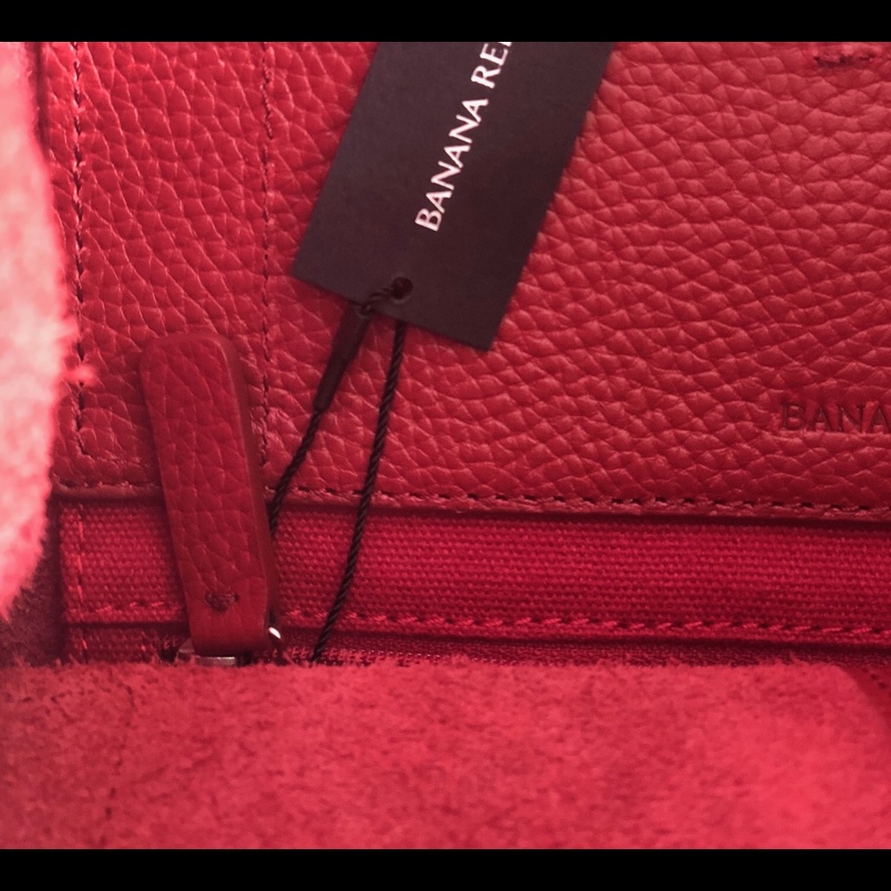 BANANA REPUBLIC PEBBLED LEATHER RED PURSE - Picture 4 of 9